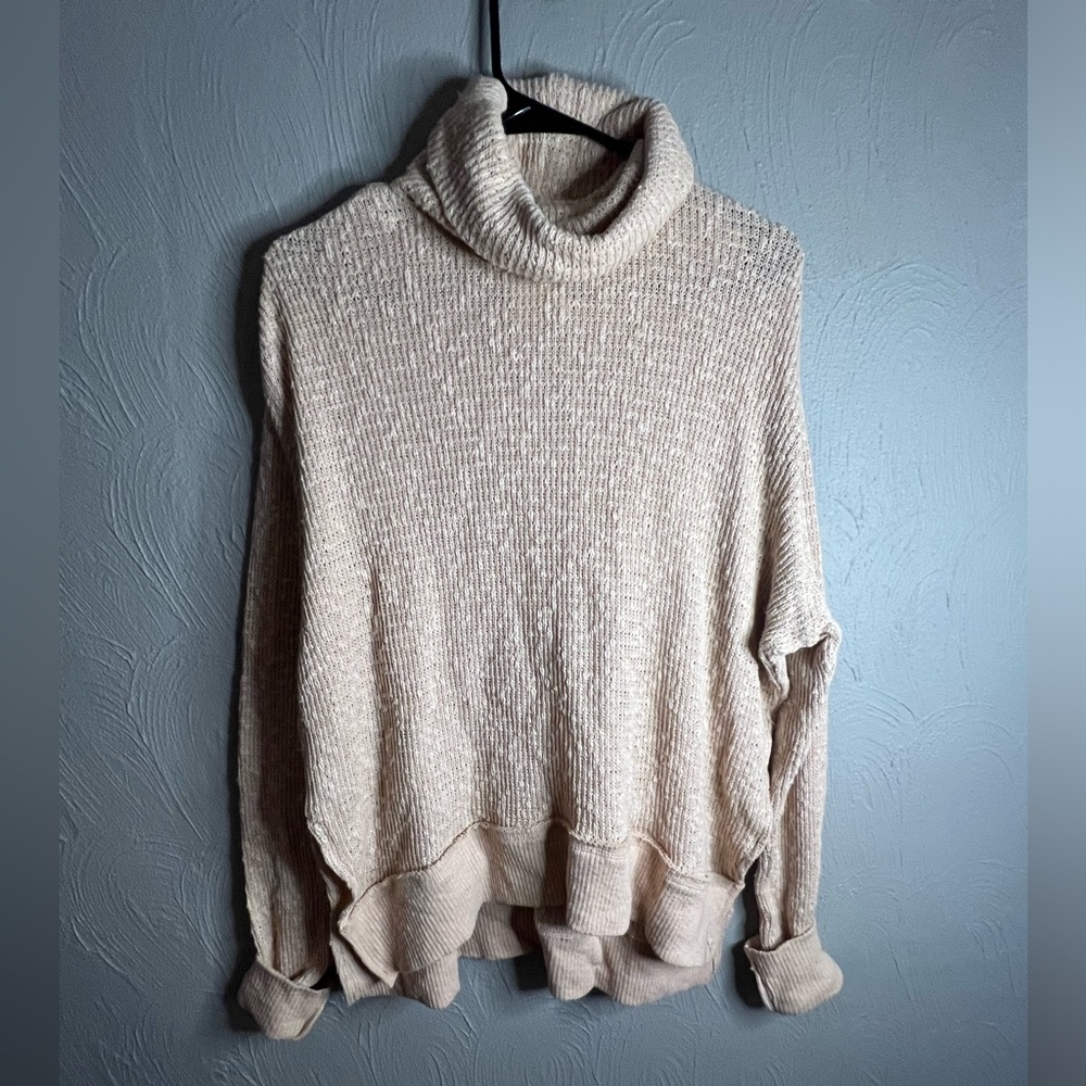 501. Free People “We the Free” tan oversized turtleneck sweater size small